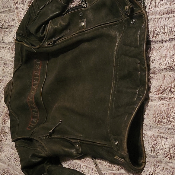 Like new. Worn once. Genuine Harley Davidson all leather coat. - Picture 4 of 4